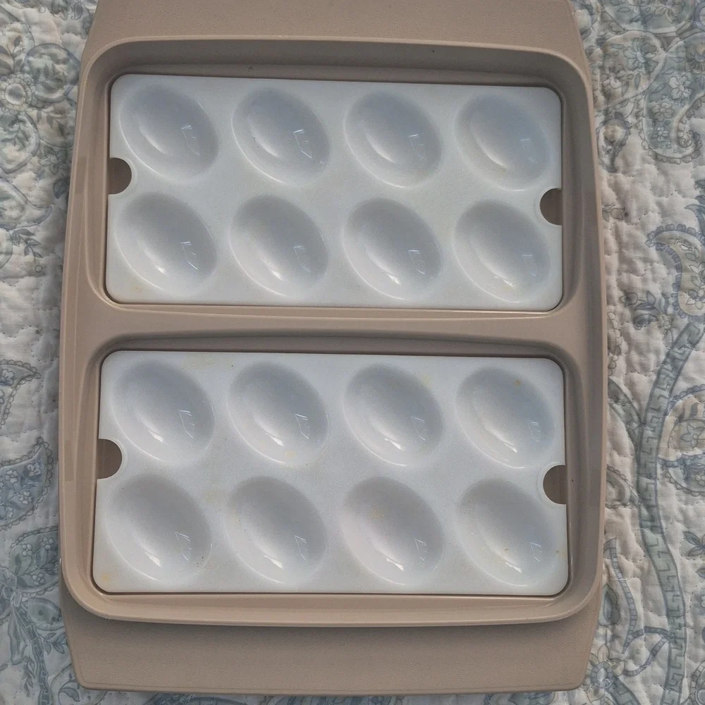 Tupperware Egg Holder Vintage Good Condition. Tan color